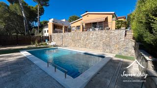 Chalet en Can Rial. Casa en venta en esparreguera urbanización can-rial