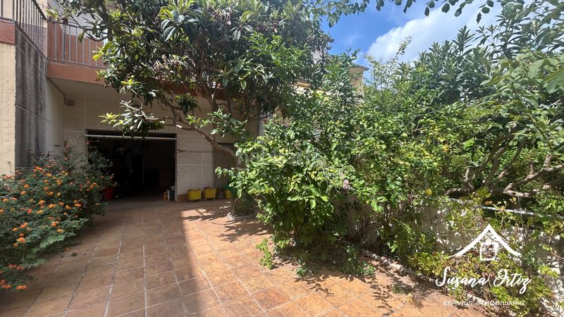 Foto a26c9bf8-d1a1-49cc-9d87-1ae7712e24e2. Casa adossada amb calefacció aparcament a Nucli Urbà Esparreguera