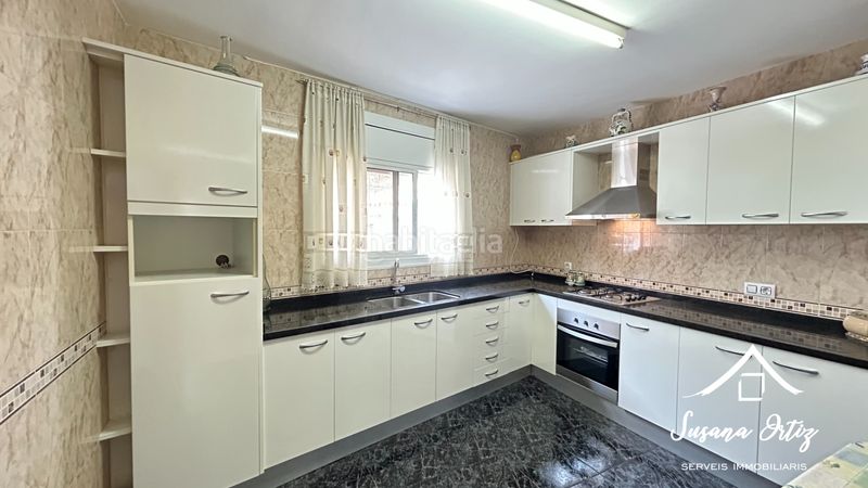 Foto d79cbb6f-9c37-45e1-8435-d2e2e1b1f9d2. Casa adossada amb calefacció aparcament a Nucli Urbà Esparreguera