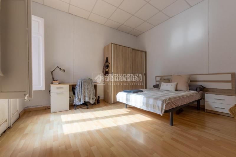 Foto ba6a8a63-2bd5-4ccb-b4fe-215f630c4c03. Edificio  en venta en Centre Reus