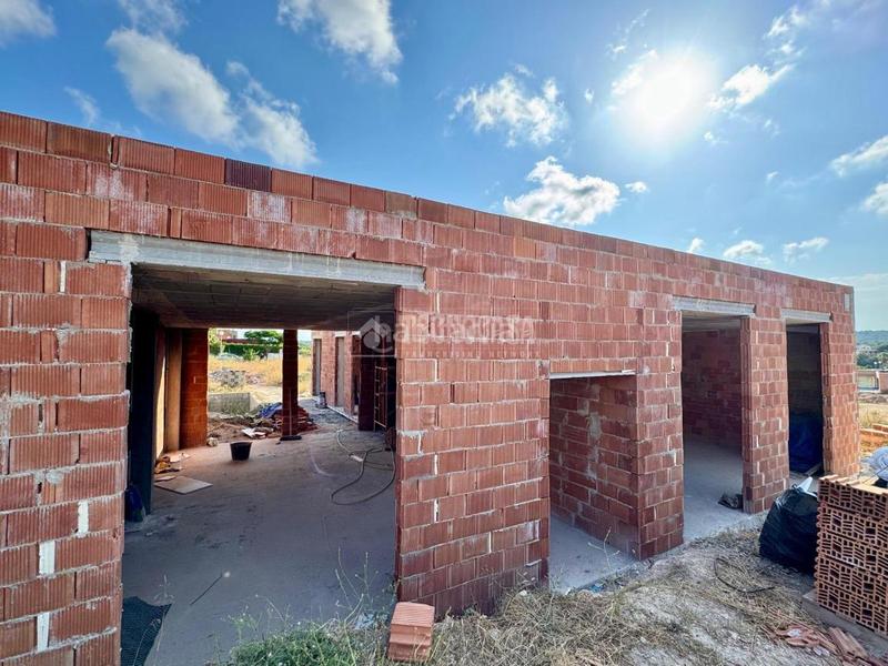 Foto c9c30fd3-39af-4253-998a-32f219a31eb8. Casa amb piscina a Catllar (El)