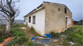 Masia a Escalona. Finca rústica con casa y pozo