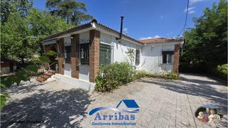 Xalet a Escalona. Chalet independiente en parcela de 500 m2