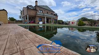 Xalet a Escalona. Magnífico chalet independiente en escalona