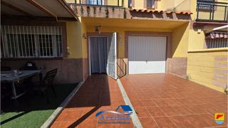 Casa adossada a Hormigos. Chalet adosado de 130 m2 y en pleno casco urbano de hormigos.