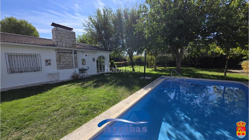 Foto 83271cd3-30b3-4db2-9c0f-30b95bc3b9dc. Chalet with fireplace heating pool in Escalona