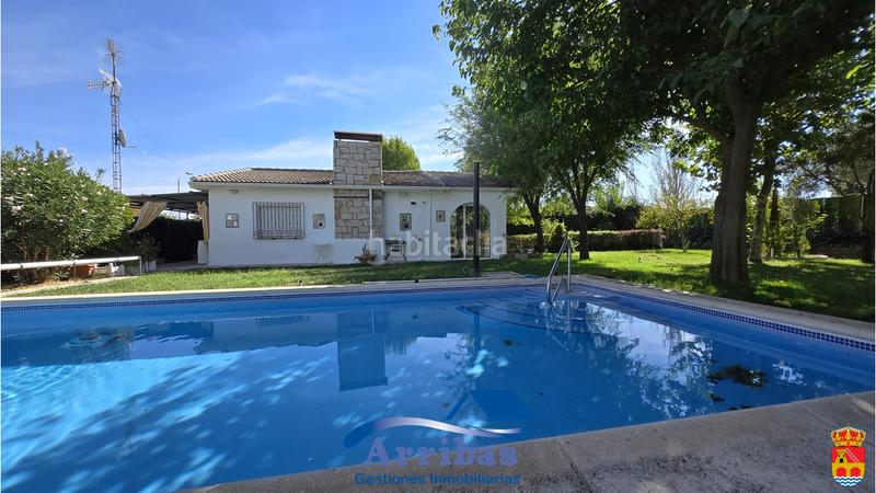 Foto b5460316-e30e-45da-89f4-76fd7291a4de. Chalet with fireplace heating pool in Escalona