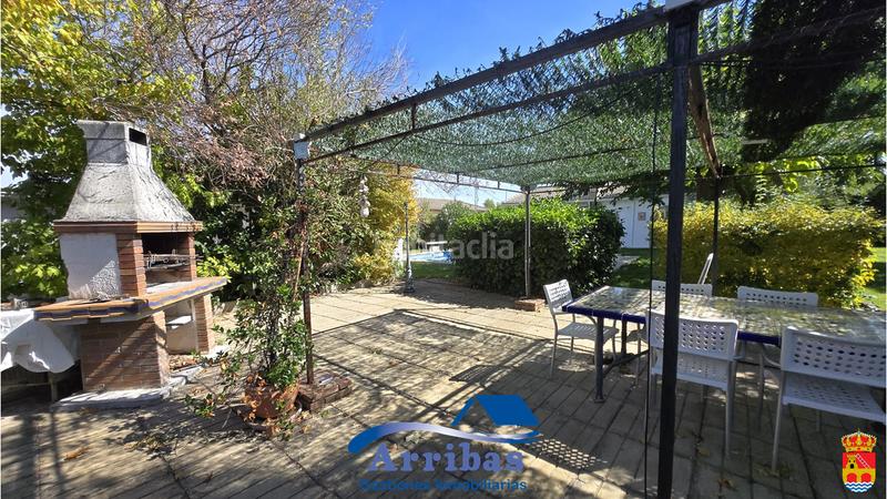 Foto b67a59b3-342f-4db9-bcd9-29f2fa1c7e69. Chalet with fireplace heating pool in Escalona