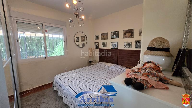 Foto bced6a9a-40d7-4be0-8ca0-4c3329c7dcb4. Chalet with fireplace heating pool in Escalona