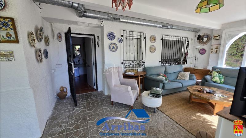 Foto c0597357-7cfe-4790-af33-bcb55ca6ea1d. Chalet with fireplace heating pool in Escalona