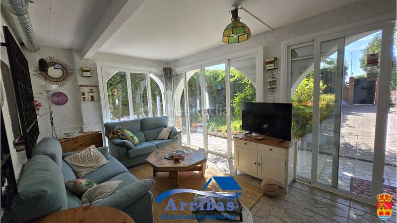 Foto c28110ab-d86e-47df-a401-ba942425a18e. Chalet with fireplace heating pool in Escalona