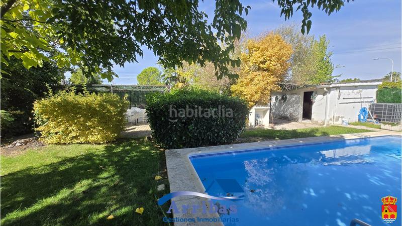 Foto c35ee94e-8092-4eaa-a262-b9df977a2561. Chalet with fireplace heating pool in Escalona