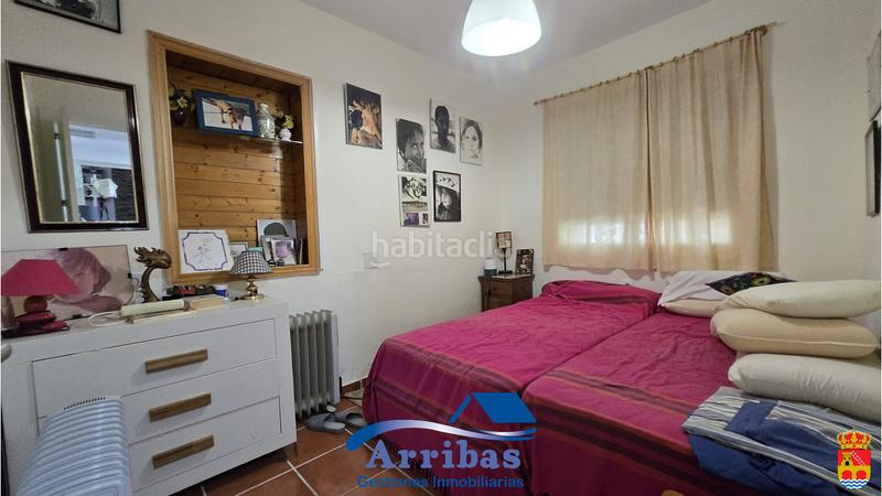 Foto e0cf4d11-b2fd-4562-ac4e-69ec1b0c019a. Chalet with fireplace heating pool in Escalona