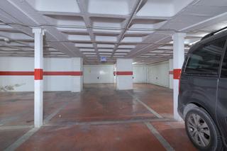 Aparcament cotxe  C/ ausias carbonell,. Parking  jijonaxixona centro
