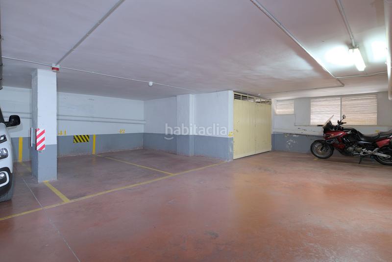 Foto 49ca4b6e-35b0-4475-bab1-62a47e7b4de2. Aparcament cotxe a Xixona