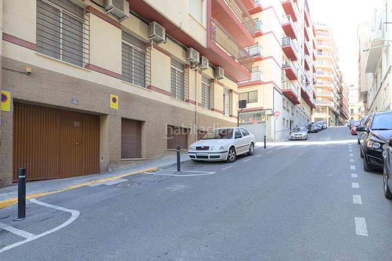 Foto aded6598-d98b-45c8-8856-cb0f87dd9ed1. Aparcament cotxe a Xixona