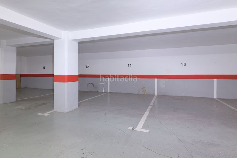 Foto f69cf83a-af82-4bc3-9fb4-86e1b94f996b. Aparcament cotxe a Xixona