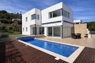 Casa  Ripolles. Estrena casa con vistas panorámicas espectaculares en calonge  c