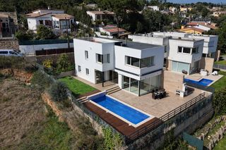 Casa  Ripolles. Estrena casa con vistas panorámicas espectaculares en calonge  c