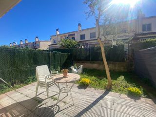 Casa adossada a Palau