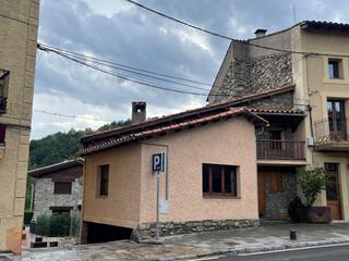 Haus  N/a. Casa de poble a llanars