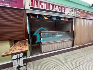 Local commercial  Constitucio. Parada de mercado.
