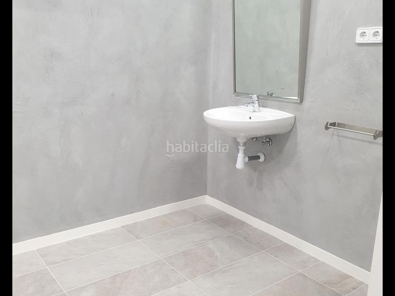 Foto e7d82a98-8117-4b39-bff2-cf16efccc68d. Local comercial a Centre Esplugues de Llobregat