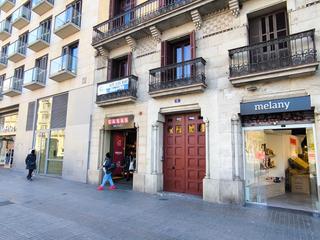Rent Office space  Universitat. Oficina en plaça universitat