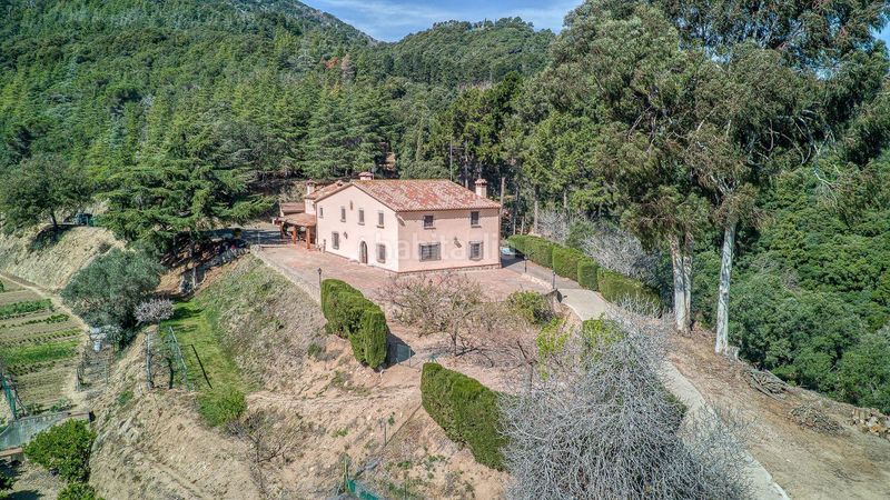 Foto 8d1e3b31-5743-4cfb-9485-5eb8f24398a0. Masia amb calefacció aparcament piscina a Niàgara Parc -Àgora Parc Tordera