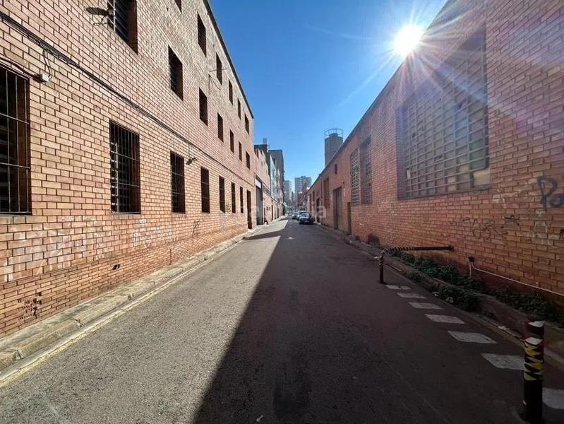 Foto 82bae4eb-2c5c-442e-8939-7b97788b6d99. Bâtiment à usage industriel dans Centre Hospitalet de Llobregat (L´)