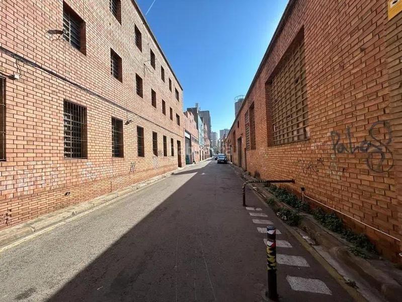 Foto d3b1a1a9-e6f1-4bbe-903a-e225f9208f59. Nave industrial en Centre Hospitalet de Llobregat (L´)