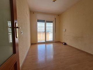 Pis a Mozart 100. Se vende piso en santa coloma de gramenet barcelona.
