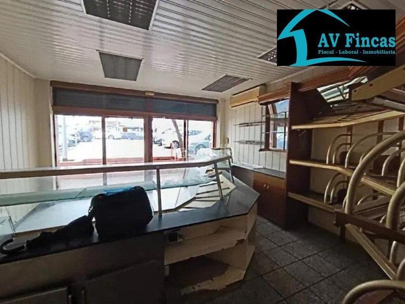 Foto b23c882f-6d7d-4a0f-b42c-742e71b90ee3. Local comercial local super bien ubicado en venta en avenida despanya en Cerdanyola del Vallès