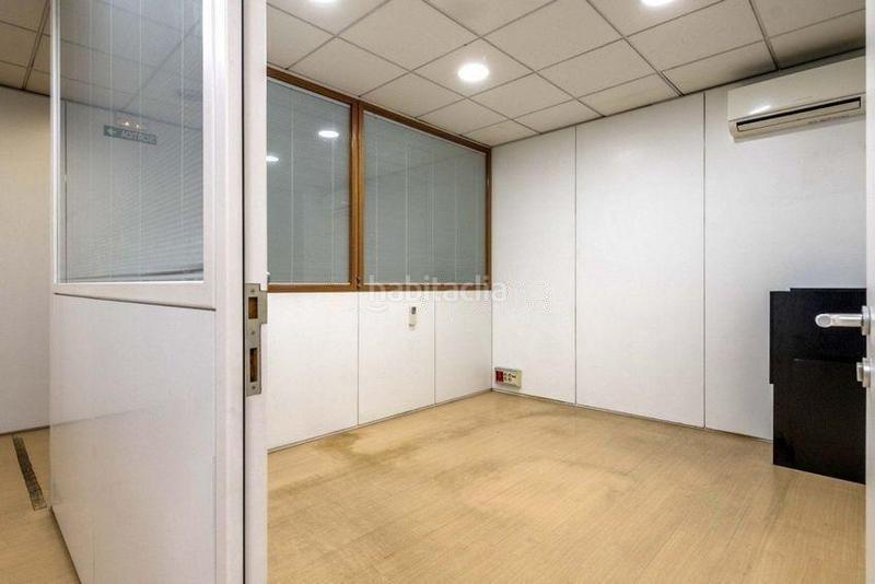 Foto 9d926281-d959-443c-a096-2afada3ad24d. Local comercial local en venta en calle del comte borrell en Barcelona