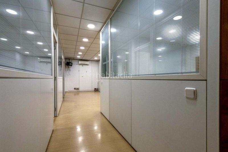 Foto b2314add-487e-4c78-96b6-e262d62f0120. Local comercial local en venta en calle del comte borrell en Barcelona