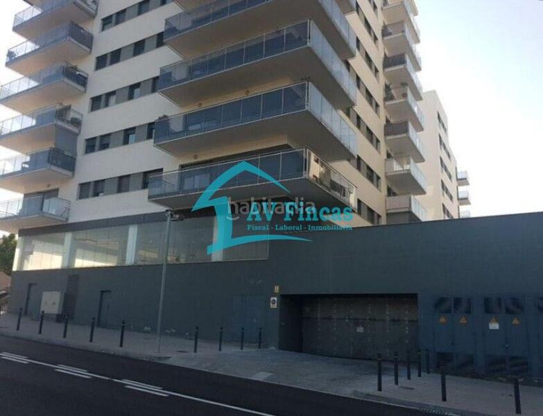 Foto e3e326ed-0c2f-4119-b7d5-61a00f16ac96. Parking coche conjunto de plazas de parking en venta en Sant Joan Despí