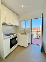 Piso  Constitucio. Se vende piso en castelldefels barcelona.