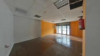 Local commercial  Carrer de santiago rusiñol. Local en venta en sant miquel  tres torres