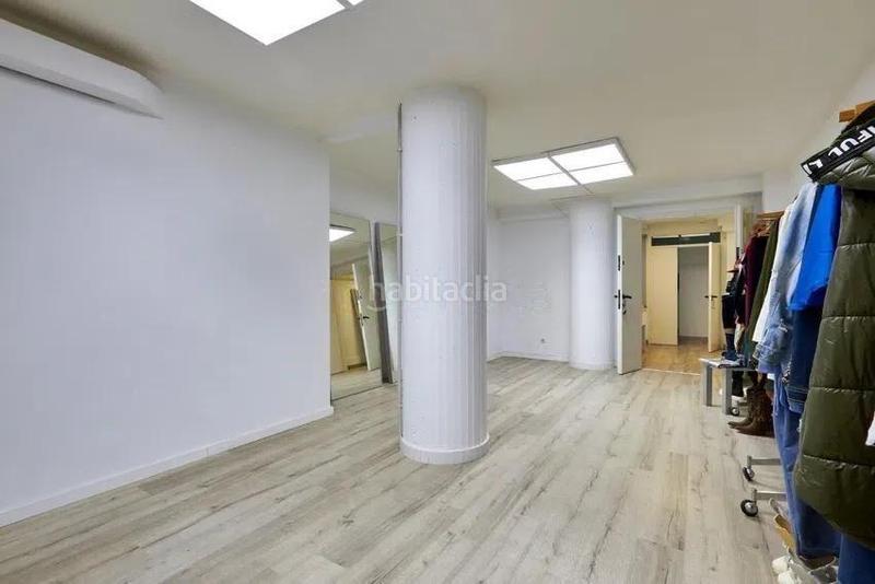 Foto 7a0aed1b-ef4e-41aa-b04f-fff55442d819. Local comercial local en venta en calle daribau en Barcelona