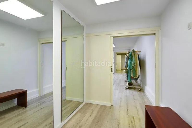 Foto b68e1e3d-4a1a-449a-bd50-5daa6d1cf68c. Local comercial local en venta en calle daribau en Barcelona