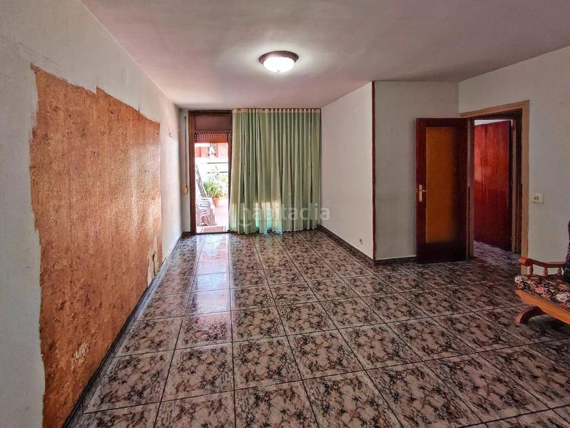 Foto 3dd9f6c5-3e95-4266-8027-9145e2b1c65c. Planta baja fantástico bajos con jardín en El Pedró Cornellà de Llobregat