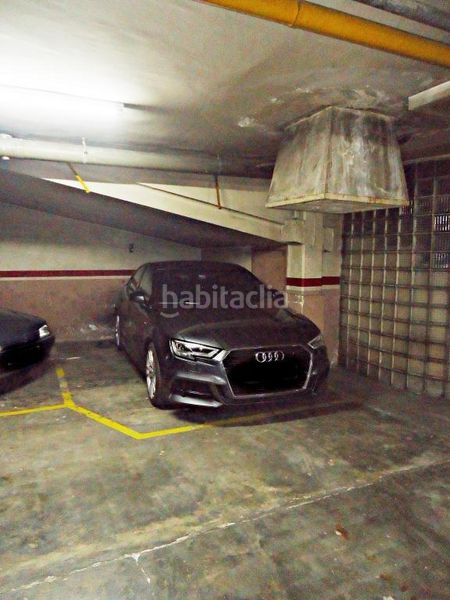 Foto b023a903-ee6e-484b-ac0f-0ea796e09d1e. Aparcament cotxe a Vila de Gràcia Barcelona