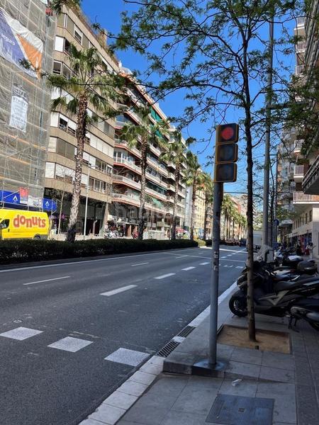Foto bbf348dc-67e8-4019-89b4-60cd650cf5ab. Parking coche se vende plaza de aparcamiento en gràcia La Salut . en Barcelona