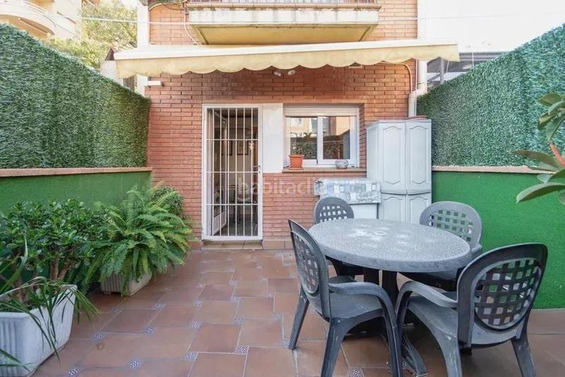 Foto 0392e871-6e56-48ab-80a7-67faf8cdf98c. Chalet  adosado en venta en calle de borriana en Barcelona