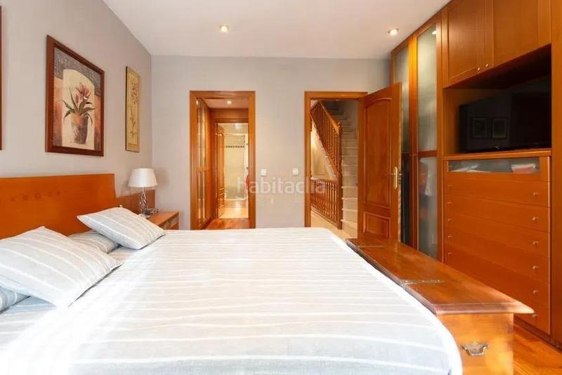 Foto 0fb275f3-5a52-4532-a270-b34712c996ba. Chalet  adosado en venta en calle de borriana en Barcelona