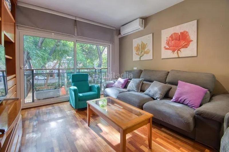 Foto 296ef9f0-76ab-4c60-972a-19a41236f2ae. Chalet  adosado en venta en calle de borriana en Barcelona