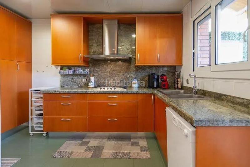 Foto 42881901-d50f-4e1b-b3d1-a1960a19fc0c. Chalet  adosado en venta en calle de borriana en Barcelona