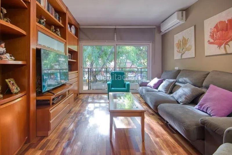 Foto 5159a437-da9c-458b-985f-3d03d135c941. Chalet  adosado en venta en calle de borriana en Barcelona