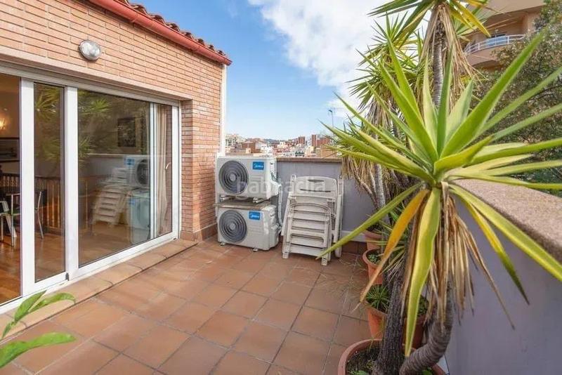 Foto 54a4c8c5-7007-4c5c-b2bd-e604b9b628ea. Chalet  adosado en venta en calle de borriana en Barcelona