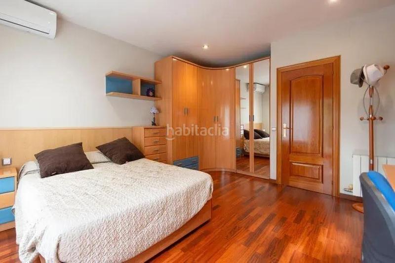 Foto 7c0d76c2-f127-4666-8439-622ab7ee14c6. Chalet  adosado en venta en calle de borriana en Barcelona
